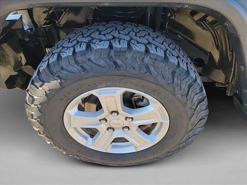 Used 2018 Jeep Wrangler Unlimited Sport S image 9