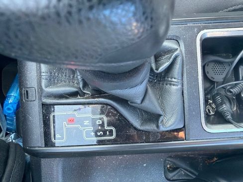 Used 2022 Toyota Tacoma SR w/ SR Convenience Package RWD image 21