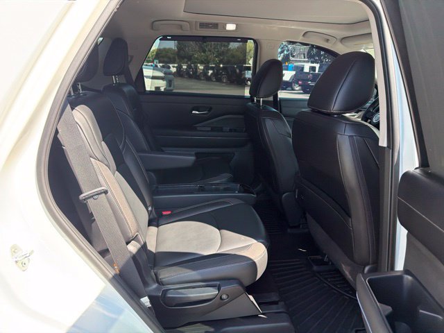 Used 2023 Nissan Pathfinder SL w/ SL Premium Package AWD/4WD image 14