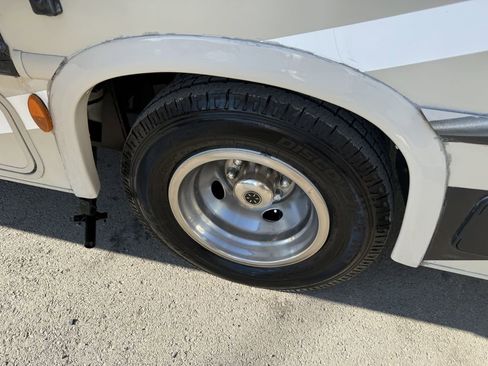 Used 2017 Ford E-450 and Econoline 450 Super Duty w/ Motorhome Prep Package RWD image 19
