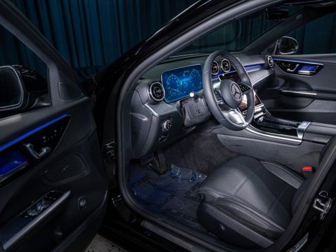 Used 2025 Mercedes-Benz C 300 Sedan image 10