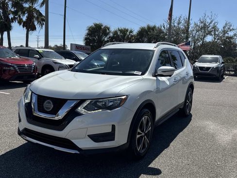 Used 2019 Nissan Rogue SV w/ Premium Package image 8