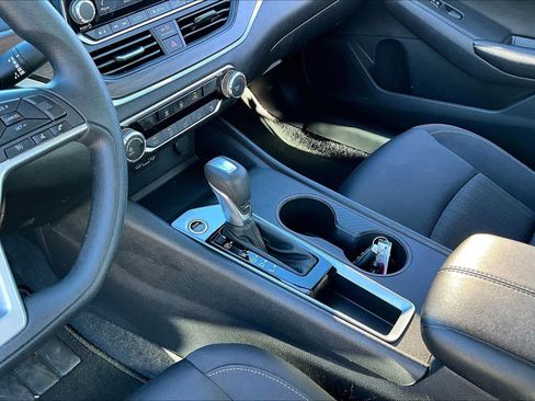 Used 2025 Nissan Altima 2.5 SV image 16