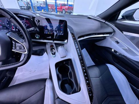 Used 2021 Chevrolet Corvette Stingray Preferred Cpe w/ Z51 Performance Package RWD image 30