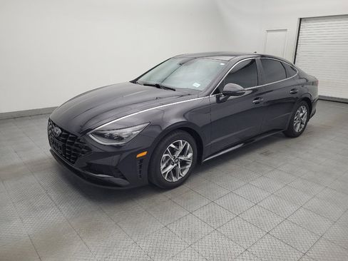Used 2023 Hyundai Sonata SEL w/ Preferred Accessory Package FWD image 2
