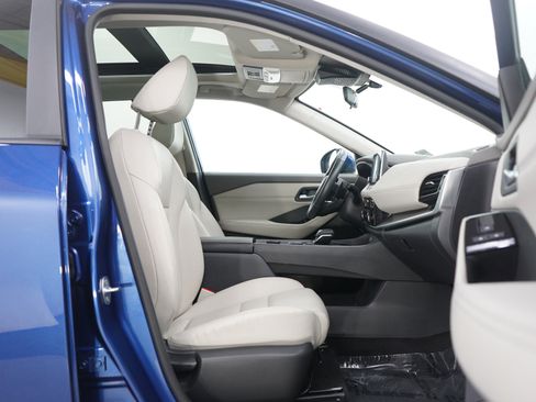 Used 2023 Nissan Rogue SV w/ SV Premium Package image 12