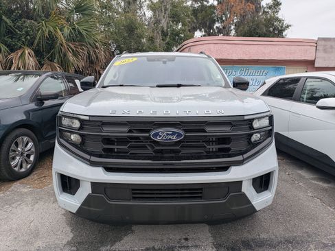 Certified 2025 Ford Expedition Active image 8