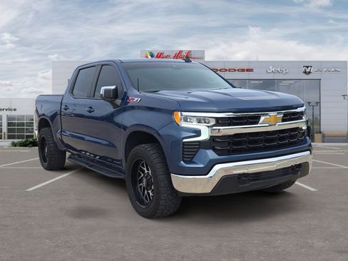 Used 2024 Chevrolet Silverado 1500 LT w/ Z71 Off-Road Package AWD/4WD image 7