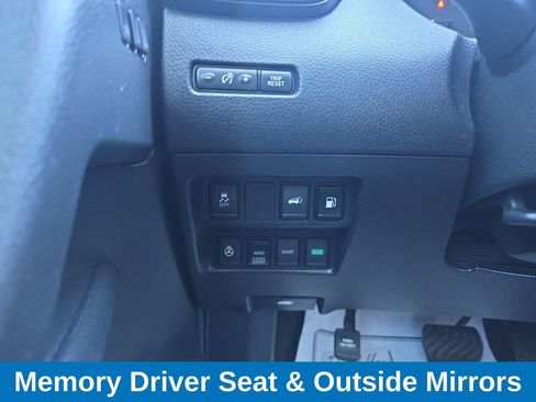 Used 2018 Nissan Rogue SV w/ Premium Package AWD/4WD image 17