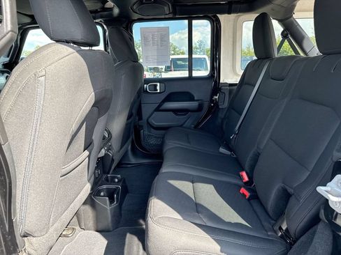 Used 2019 Jeep Wrangler Unlimited Sahara AWD/4WD image 22