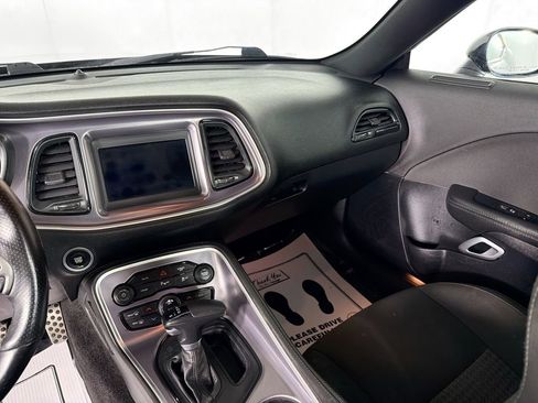 Used 2019 Dodge Challenger R/T w/ Driver Convenience Group image 22