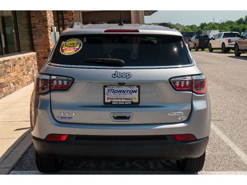Used 2019 Jeep Compass Latitude w/ Cold Weather Group AWD/4WD image 4