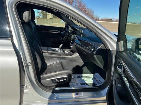 Used 2016 BMW 750i xDrive image 40