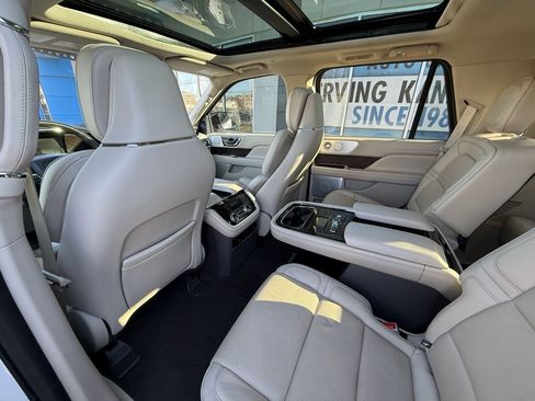 Used 2019 Lincoln Navigator Reserve image 28