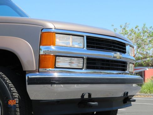 Used 1996 Chevrolet Suburban 2500 AWD/4WD image 32