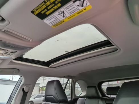 Used 2022 Toyota RAV4 XLE Premium AWD/4WD image 21