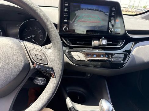 Used 2019 Toyota C-HR LE FWD image 21