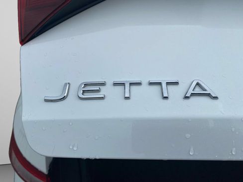 Used 2023 Volkswagen Jetta SE FWD image 16