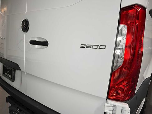Used 2025 Mercedes-Benz Sprinter 2500 image 15