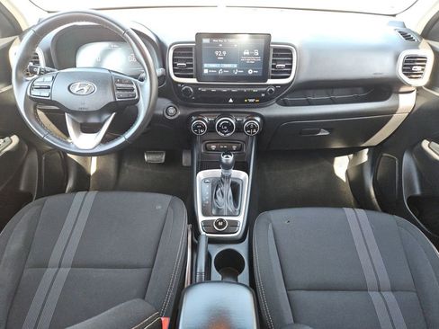 Used 2025 Hyundai Venue SEL FWD image 19
