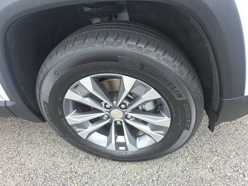 Used 2025 Chevrolet Equinox LT w/ Convenience Package II AWD/4WD image 9
