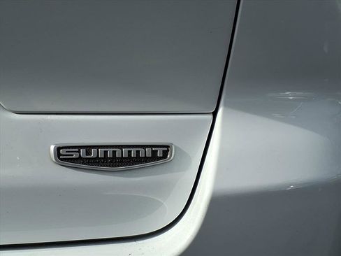 Used 2025 Jeep Grand Cherokee Summit image 9