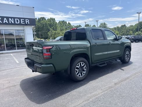 Used 2024 Nissan Frontier SL w/ Technology Package AWD/4WD image 3