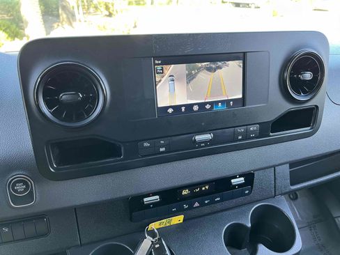 Used 2022 Mercedes-Benz Sprinter 2500 image 7