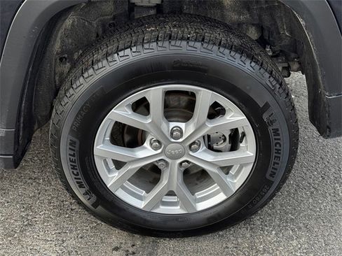 Certified 2023 Jeep Grand Cherokee Limited image 11