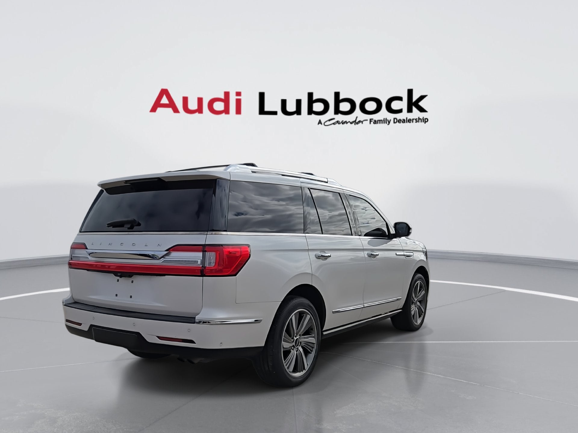 Used 2019 Lincoln Navigator Select w/ Technology Package RWD image 8