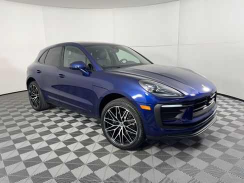 Certified 2026 Porsche Macan AWD/4WD image 7