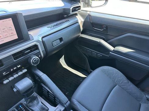 Used 2024 Toyota Tacoma SR5 AWD/4WD image 28