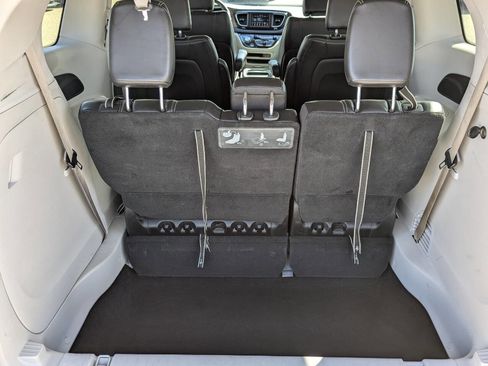 Used 2020 Chrysler Voyager Lxi image 28