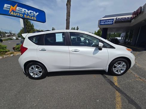 Used 2015 Nissan Versa Note SV w/ Sport Value Package FWD image 8