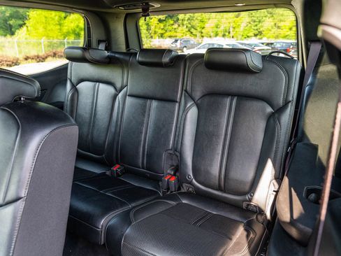 Used 2024 Jeep Wagoneer Series II w/ Flexible Seating Group RWD image 21
