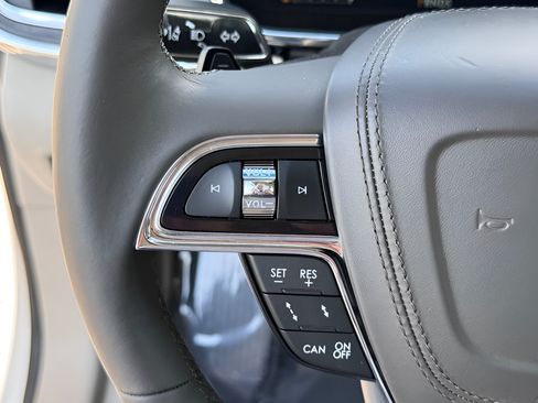 Used 2019 Lincoln Continental Reserve FWD image 16