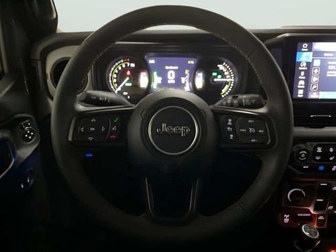 Used 2024 Jeep Wrangler Unlimited AWD/4WD image 10