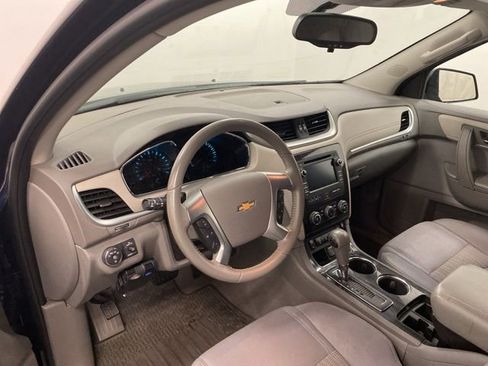 Used 2017 Chevrolet Traverse LT image 7