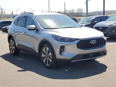 Used 2023 Ford Escape Platinum w/ Premium Technology Package AWD/4WD image 4
