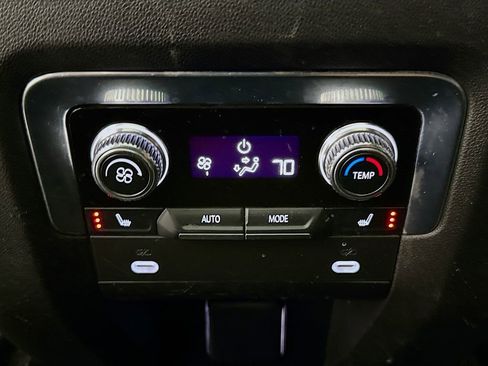Used 2021 GMC Yukon XL Denali AWD/4WD image 26