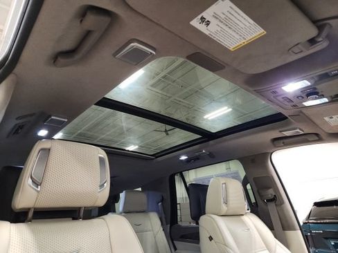 Used 2023 Cadillac Escalade Premium Luxury Platinum AWD/4WD image 37