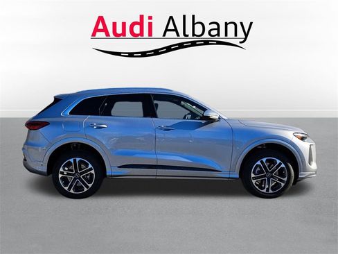 New 2025 Audi Q5 Premium Plus image 3