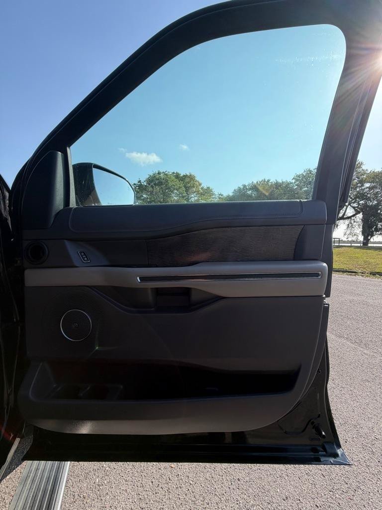 Used 2019 Ford Expedition Max Limited RWD image 14