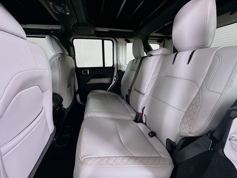 Used 2023 Jeep Wrangler Unlimited Sahara image 27