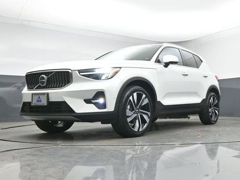 Used 2023 Volvo XC40 B5 Plus w/ Protection Package Premier AWD/4WD image 40