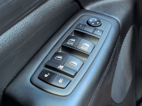 Used 2022 Jeep Grand Cherokee Laredo X AWD/4WD image 25