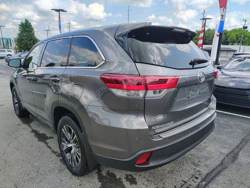 Used 2017 Toyota Highlander Plus AWD/4WD image 6