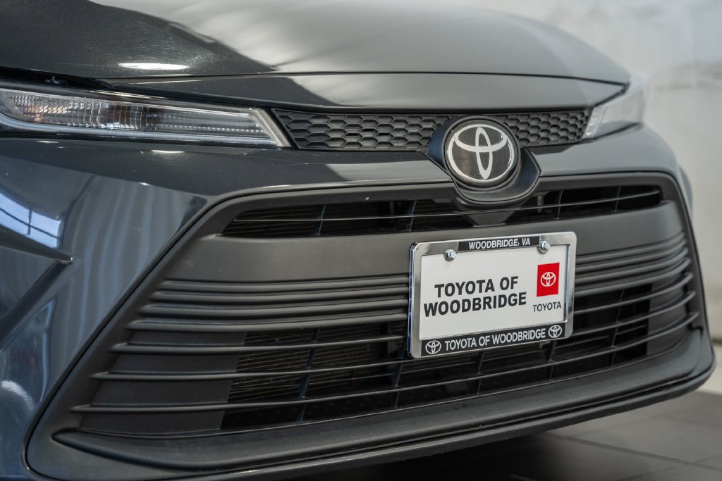 Used 2025 Toyota Corolla LE FWD image 9