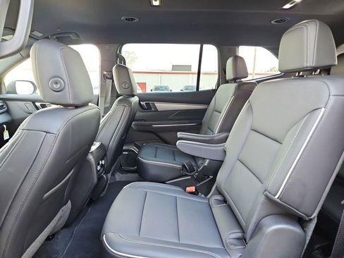 Used 2025 Buick Enclave Preferred w/ Power Package image 28