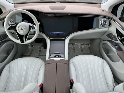 Used 2023 Mercedes-Benz EQS 580 4MATIC SUV image 23